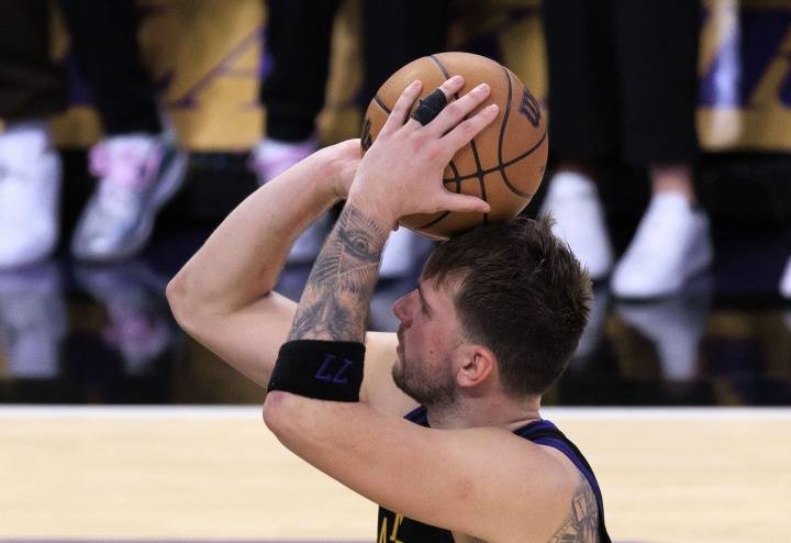 转折点！洛杉矶湖人主帅复盘，意甲赛后攻防权衡，媒体盛赞，更衣室氛围转暖的简单介绍